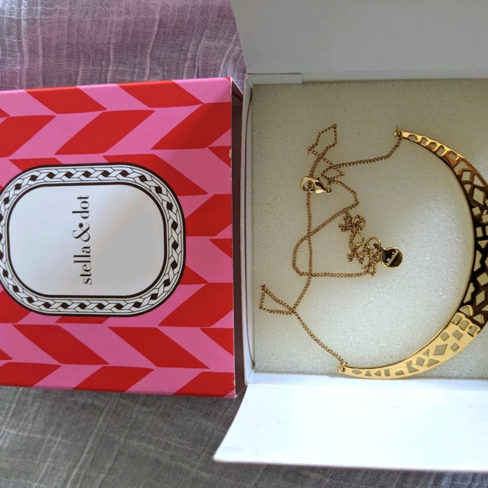 Stella & Dot Crescent Pendant Necklace